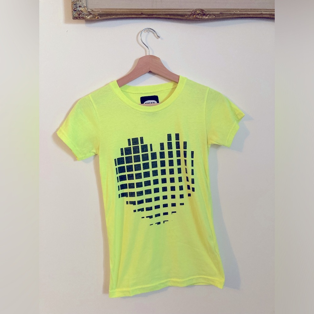 Vintage Y2K This is a T-Shirt Day Glo Future Neon Yellow Black Heart Tee Size XS